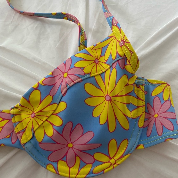 Floral Bikini - Picture 4 of 6